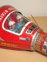Gemini capsule toy