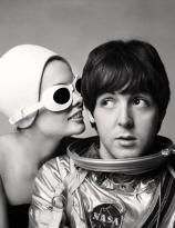 Paul McCartney with model Jean Shrimpton 1965 - photo by Richard Avedon